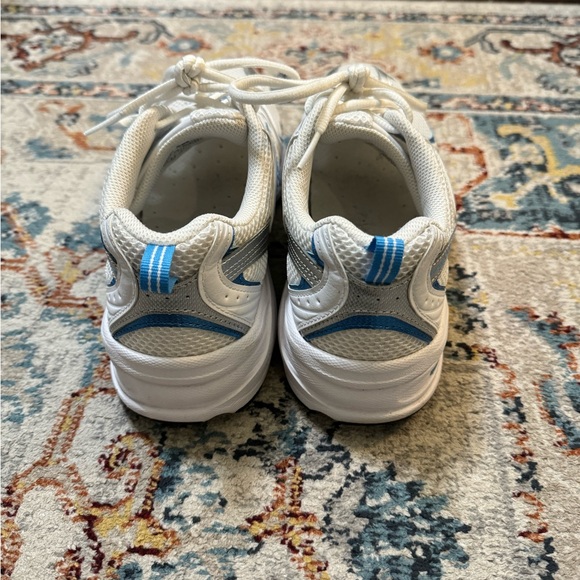 New balance running shoe 530, white and blue, barely worn - Picture 3 of 6